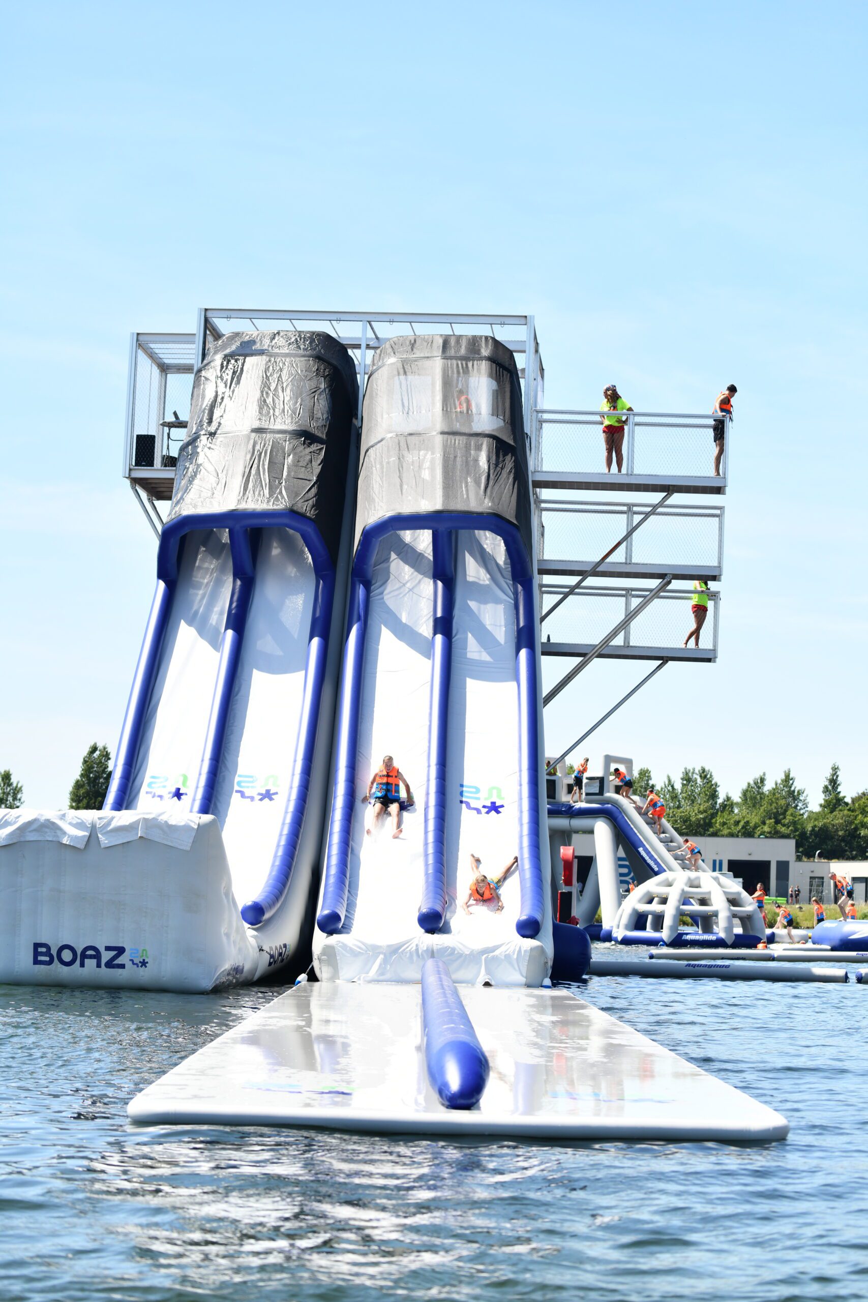 Toboggans géants de la Xtrem Tower au parc aquatique Gravelines au PAarc des Rives de l’Aa